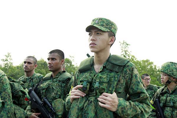 新加坡導演梁智強最新作品「新兵正傳」破紀錄,兩集締造5億台幣票房佳績!4月19日即將在台上映02 新加坡導演梁智強最新作品「新兵正傳」破紀錄,兩集締造5億台幣票房佳績!4月19日即將在台上映02