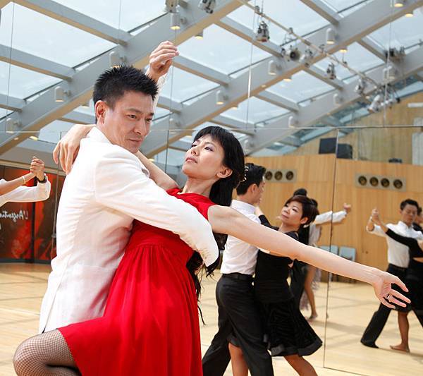 劉德華表示，和高圓圓這場〝盲舞〞是偷師奧斯卡影帝艾爾帕西諾主演的《女人香》03