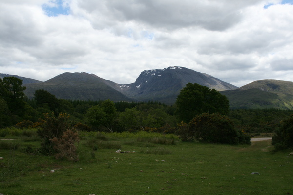 Ben Navis 雖然只有一千多, 是英國最高峰, 夏天山頂還有積雪
