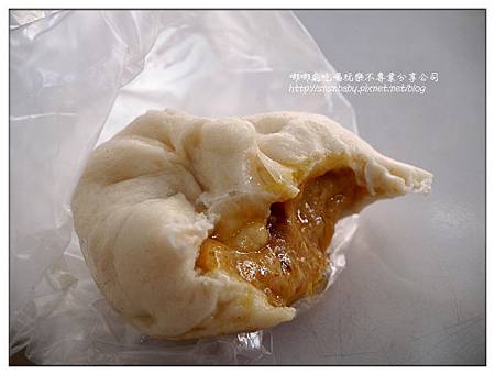 奶黃包咬開 奶黃包咬開