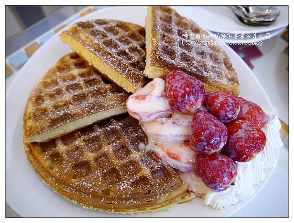 草莓冰淇淋鬆餅 草莓冰淇淋鬆餅