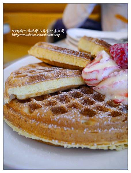 草莓旁鬆餅 草莓旁鬆餅