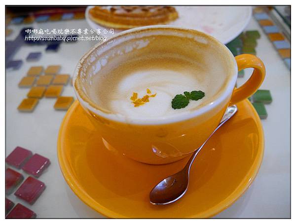 橙香拿鐵喝幾口 橙香拿鐵喝幾口