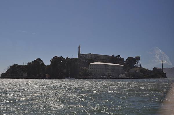 在海上看到的Alcatraz島 在海上看到的Alcatraz島