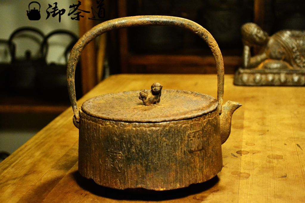 南部鉄器　日の丸急須　鈴木盛久(繁吉) 南部鉄器 日の丸急須 鈴木盛久(繁吉) 南部鉄瓶】日の丸形鉄瓶