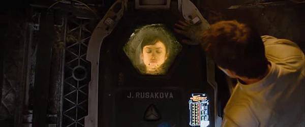 oblivion_movie_julia_capsule