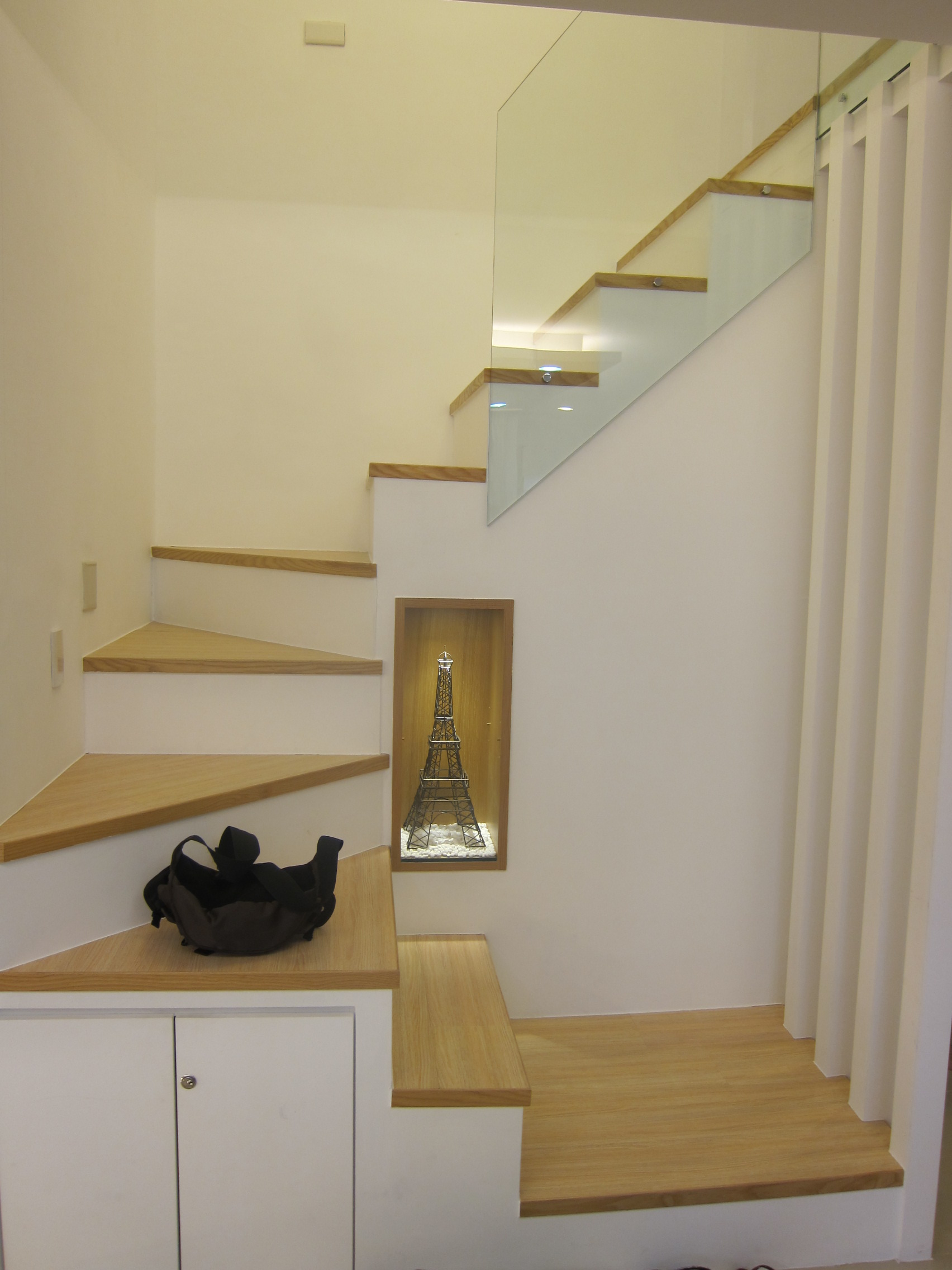 通往樓中樓房間的stair