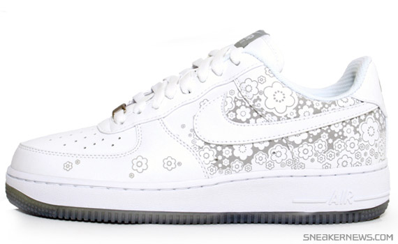 Nike Womens Air Force 1 Premium - Sakura 02.jpg
