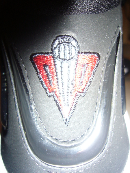 鞋後根的 Pippen Logo