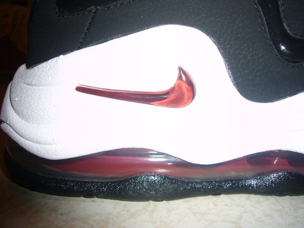 鞋後根的 NIKE LOGO
