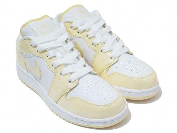 Air Jordan 1 Phat Low GS - Icy Pack - White - Pastel Yellow 02.jpg