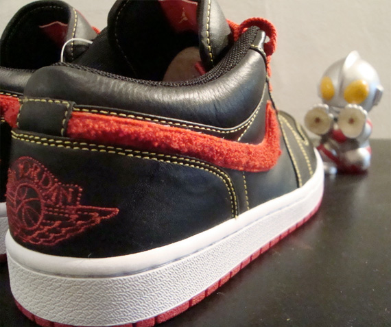 Air Jordan I (1) Low Sample - Black  Varsity Red - Maize 06.jpg
