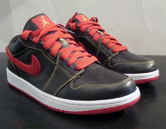Air Jordan I (1) Low Sample - Black  Varsity Red - Maize 02.jpg