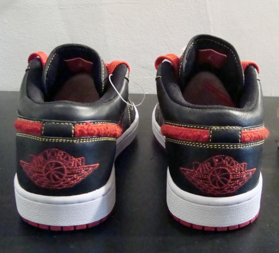 Air Jordan I (1) Low Sample - Black  Varsity Red - Maize 04.jpg