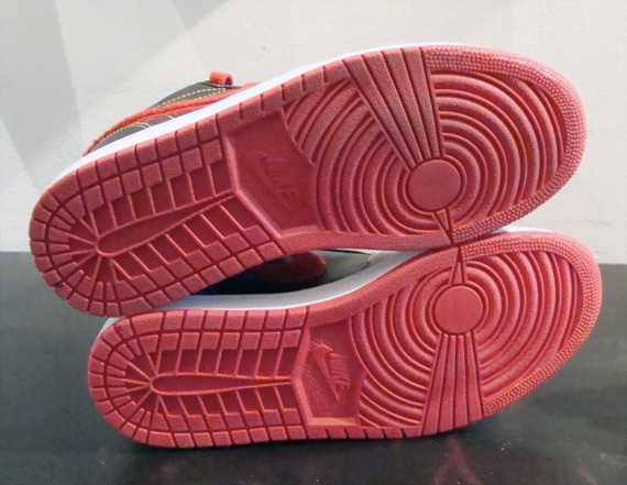 Air Jordan I (1) Low Sample - Black  Varsity Red - Maize 05.jpg