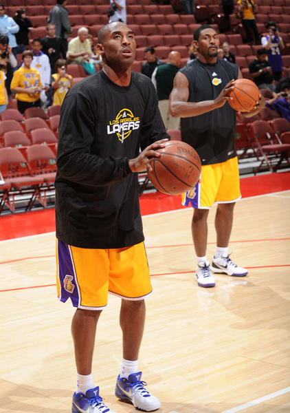Nike Zoom Kobe IV Gradient Blue Lakers Home 04.jpg