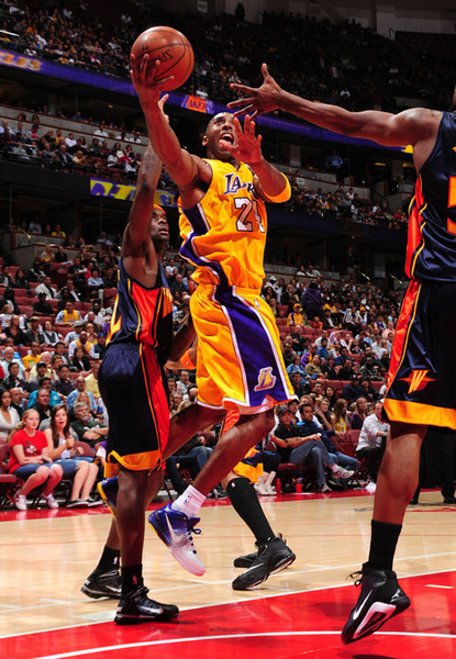 Nike Zoom Kobe IV Gradient Blue Lakers Home 07.jpg