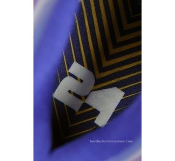 Nike Zoom Kobe IV Gradient Blue Lakers Home 18.jpg