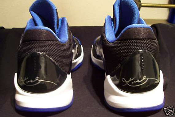 Nike Zoom Kobe V (5) – Duke Blue Devils PE 07.jpg