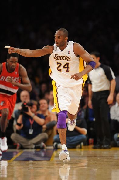 Zoom Kobe V iD by Kid Hollywood 09.jpg