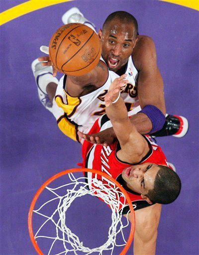 Zoom Kobe V iD by Kid Hollywood 10.jpg