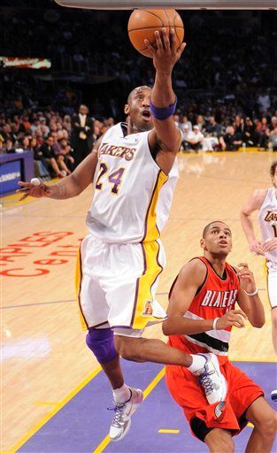 Zoom Kobe V iD by Kid Hollywood 11.jpg