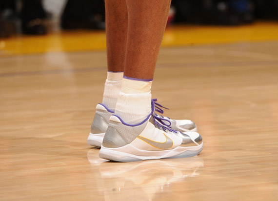 Zoom Kobe V iD by Kid Hollywood 14.jpg