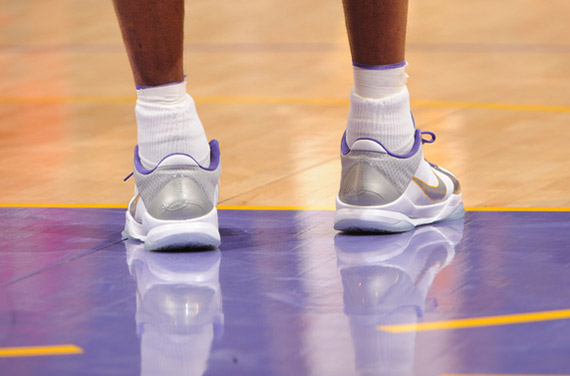 Zoom Kobe V iD by Kid Hollywood 15.jpg