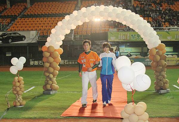 統一獅高志綱與梁瀞文走星光大道 統一獅高志綱與梁瀞文走星光大道