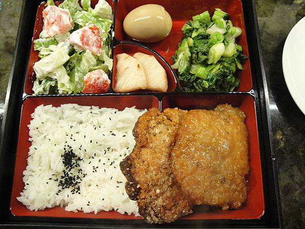 台式排骨便當 台式排骨便當