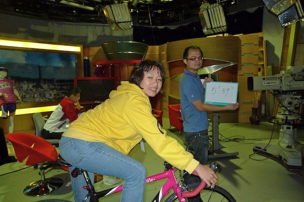 小花穿著黃衫騎進終點?? 小花穿著黃衫騎進終點??
