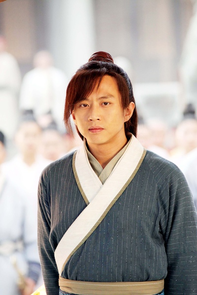 邓超「新倚天屠龙记」武功盖世 新戏演怪咖 一路惨遭被打爆!