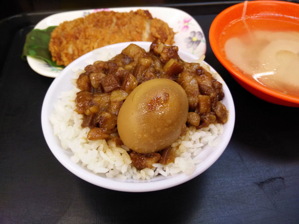12夜拍魯肉飯.jpg 12夜拍魯肉飯.jpg