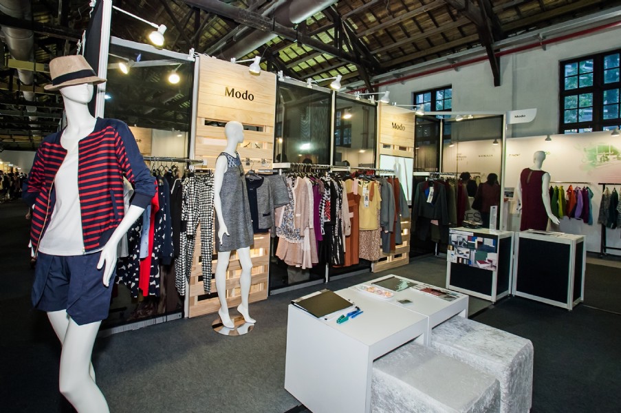 ExhibitionArea-2014051209365AV_b.JPG ExhibitionArea-2014051209365AV_b.JPG