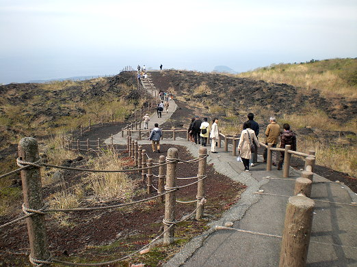 火山新山.jpg 火山新山.jpg
