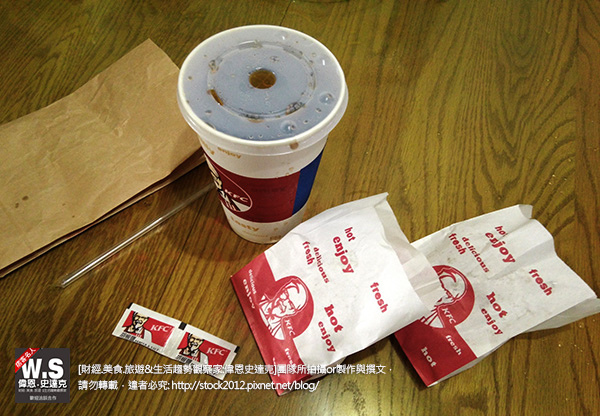 [食記]KFC 肯德基雙濃起司金雞,評價: 起司炸雞上層吃起來像Pizza,檸檬巧克力蛋塔 (優惠,價格,外送,烤雞,門市,菜單,熱量,營業時間,披薩)001
