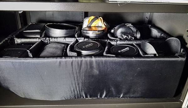 另外一個好處,回家我是整個拿出來丟防朝箱就好了