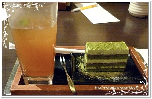 沿靜 點的是"冰水果茶+京都抹茶蛋糕" 沿靜 點的是"冰水果茶+京都抹茶蛋糕"