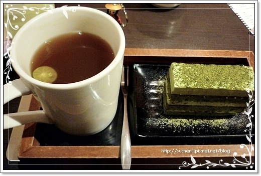 我點的是"熱水果茶+京都抹茶蛋糕" 我點的是"熱水果茶+京都抹茶蛋糕"