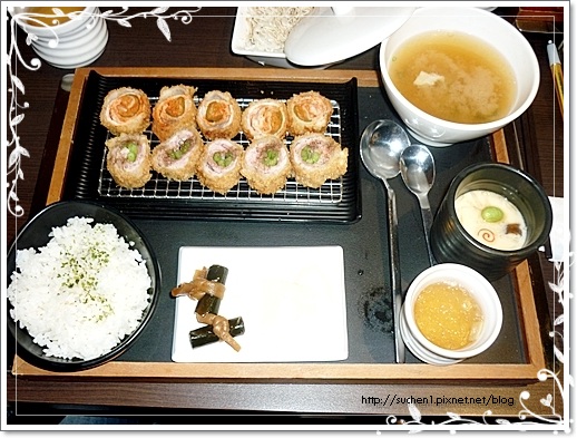 苑琦&家敏 點的"泡菜蘆筍雙味豬排" 苑琦&家敏 點的"泡菜蘆筍雙味豬排"