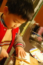 11-02-01 睿睿第一次做三明治