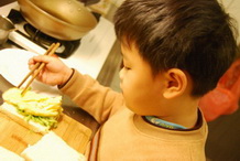 11-02-01 睿睿第一次做三明治