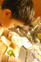 11-02-01 睿睿第一次做三明治