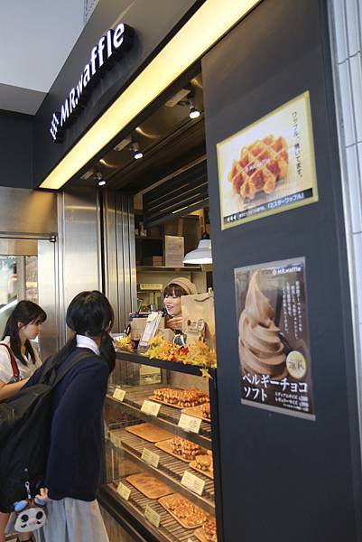 新宿東南口的MR。WAFFLE