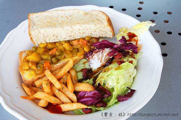 《台南》巴黎波波 輕食館 麵包餐 三角吐司 (16) 《台南》巴黎波波 輕食館 麵包餐 三角吐司 (16)