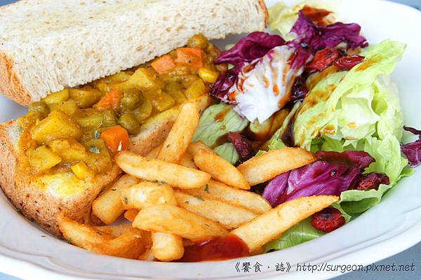 《台南》巴黎波波 輕食館 麵包餐 三角吐司 (17) 《台南》巴黎波波 輕食館 麵包餐 三角吐司 (17)