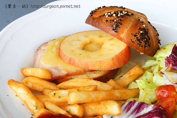 《台南》巴黎波波 輕食館 麵包餐 三角吐司 (19) 《台南》巴黎波波 輕食館 麵包餐 三角吐司 (19)