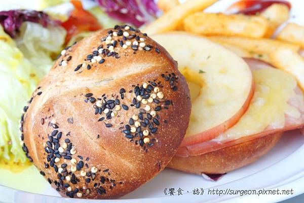 《台南》巴黎波波 輕食館 麵包餐 三角吐司 (20) 《台南》巴黎波波 輕食館 麵包餐 三角吐司 (20)