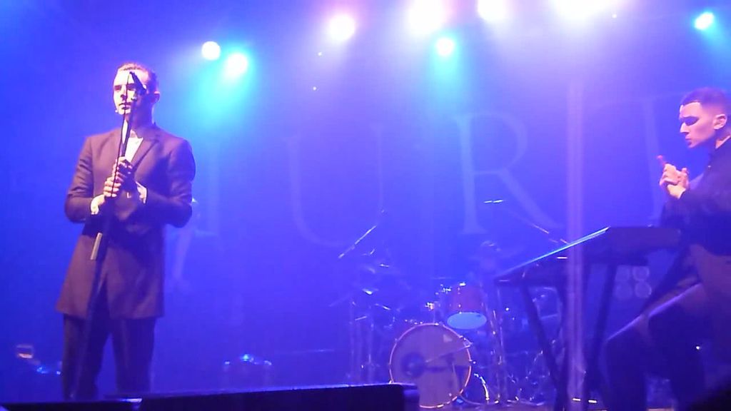 Hurts - Confide In Me & Illuminated (Live at Taipei, Taiwan May 13, 2011)[23-26-56].JPG