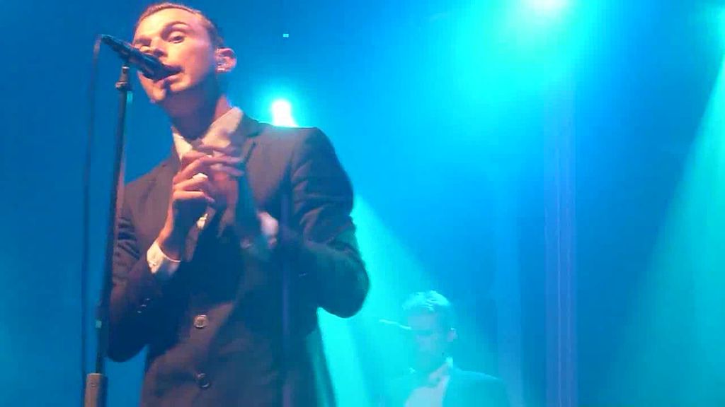 Hurts - Silver Lining & Wonderful Life (Live at Taipei, Taiwan May 13, 2011)[22-13-44].JPG